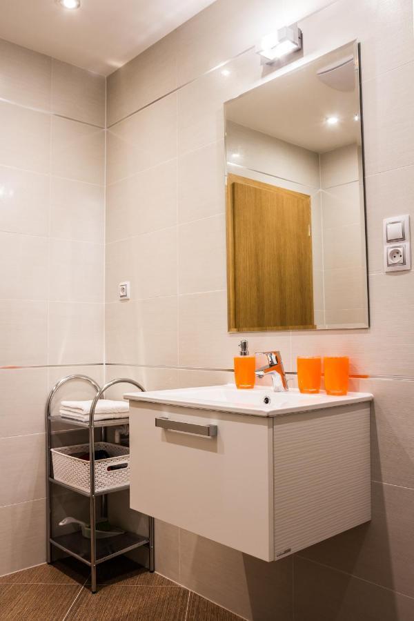 In Residential Tower - Parking Apartamento Praga